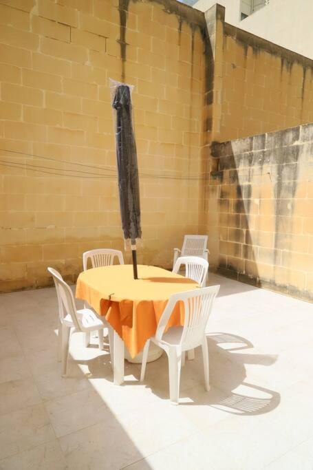 Seaside Serenity - A Lovely Apartment With Views Mellieha Exterior foto